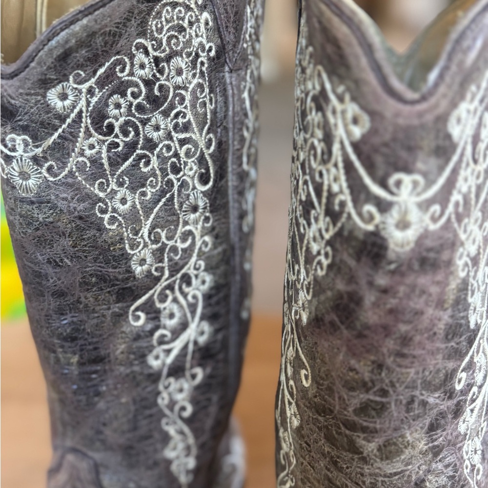 Women's Corral Boots Embroidered Cowboy Boots. Co… - image 4